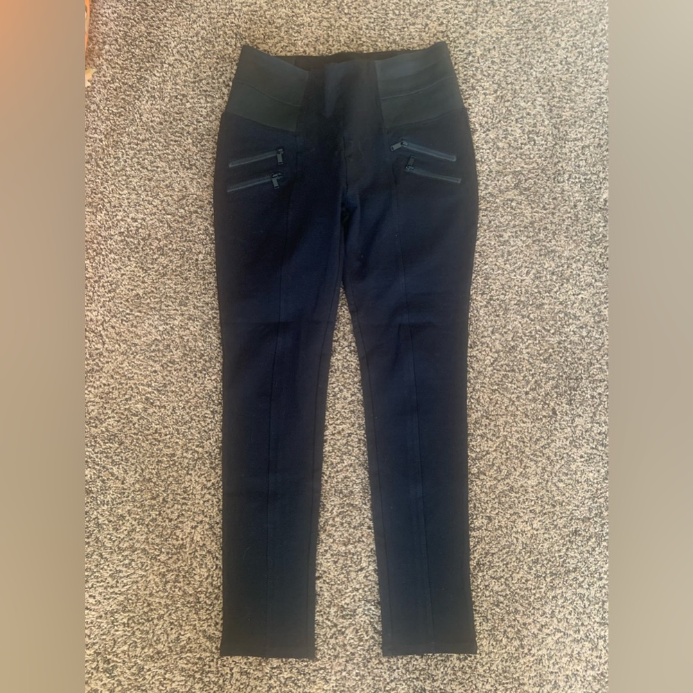 New w/out tags cute zippered leggings.